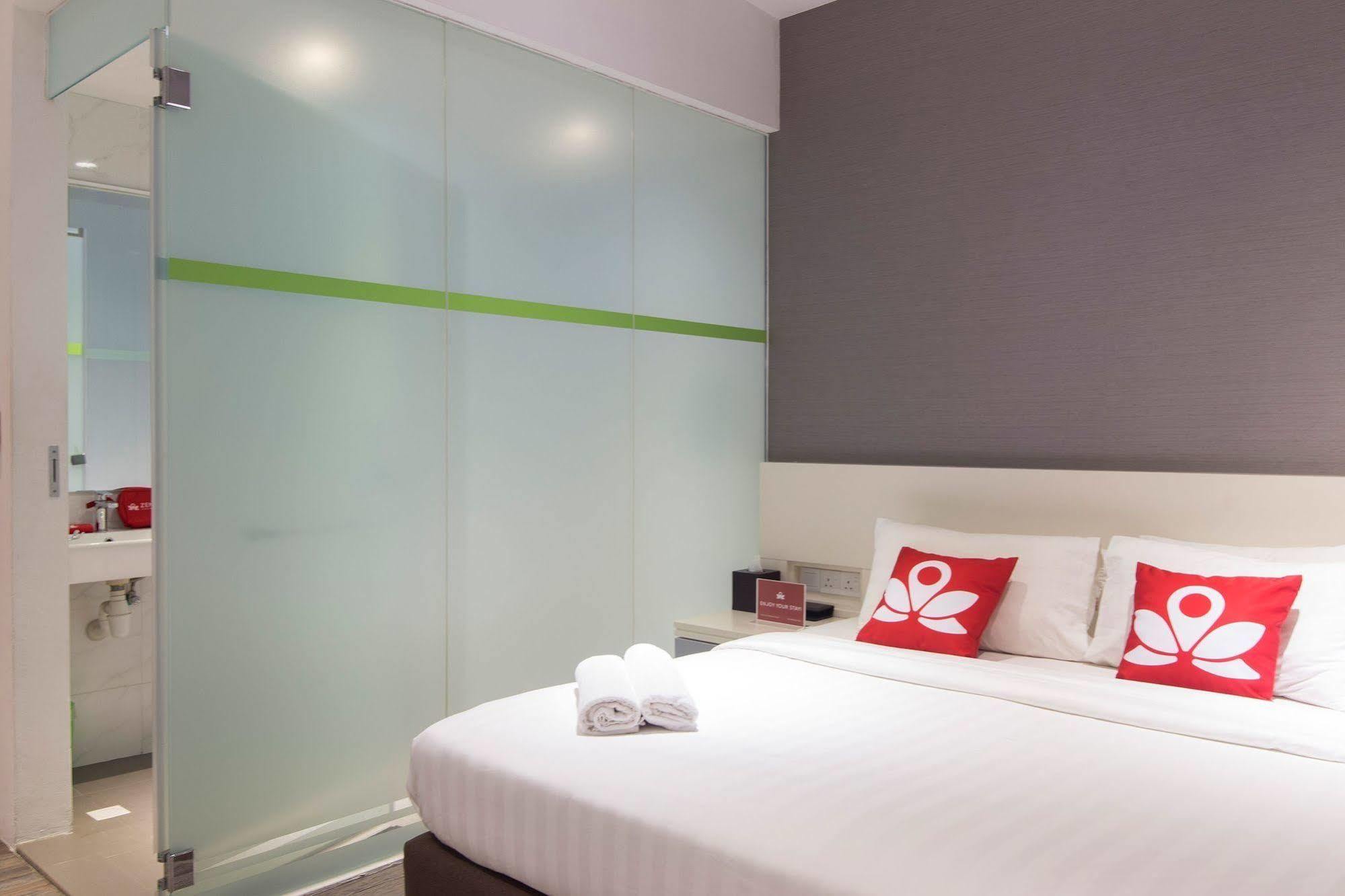 Zen Rooms Macallum George Town Exterior photo