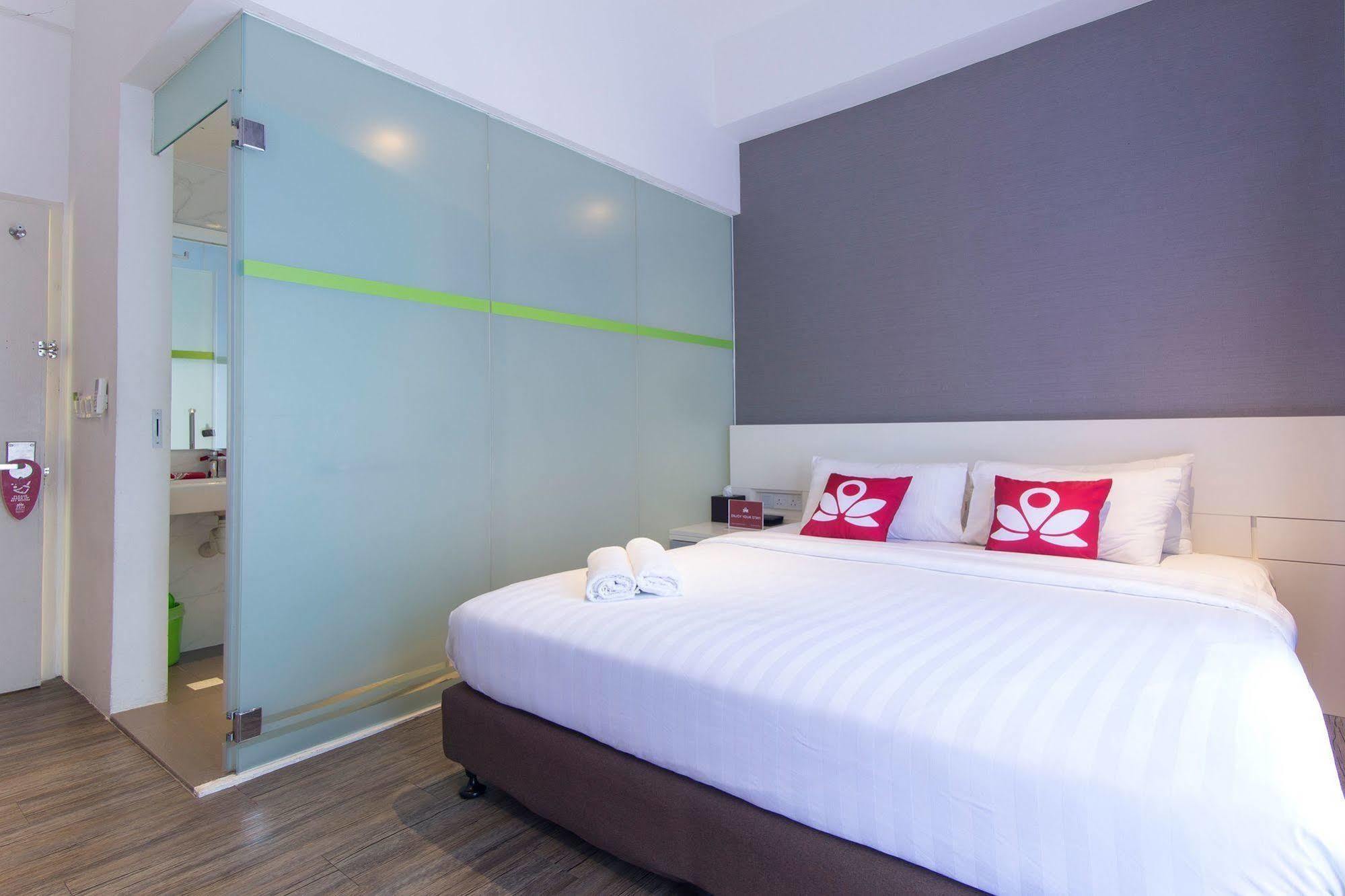 Zen Rooms Macallum George Town Exterior photo